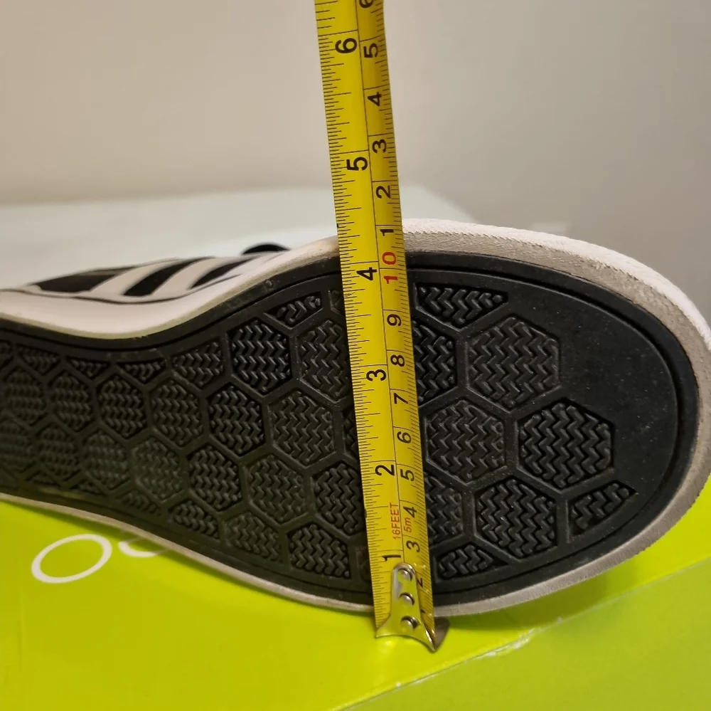 Adidas black and white men's sneakers Size 9.5 U.S. - Picture 5 of 15